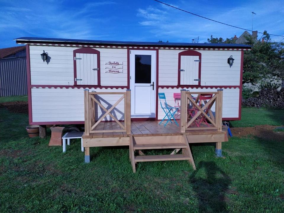 La Roulotte De Francine Casa de hóspedes Chazeuil Exterior foto